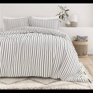 DUVET COVERS QUEEN Verticals Dreamers Pattern
